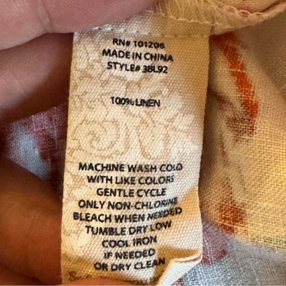 Soft Surroundings Women’s Floral Sleeveless Top with Hood and buttons on back - Picture 4 of 6